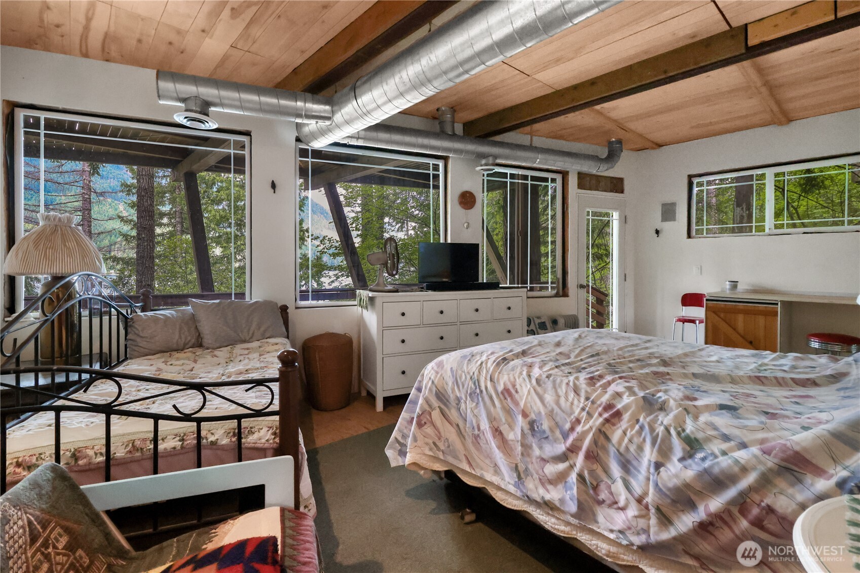 20 N Lakefront Loop