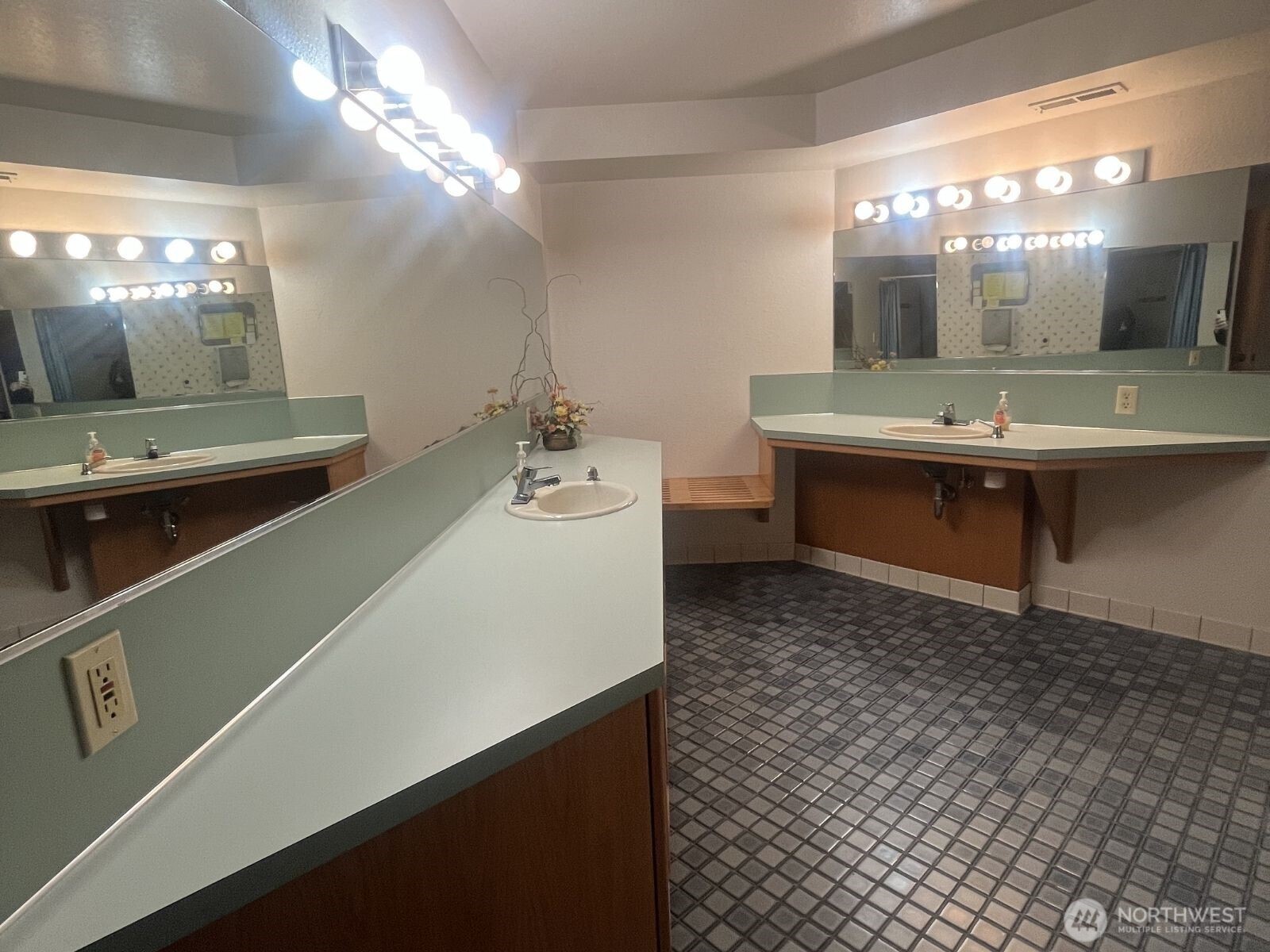 3901 Harborview Drive Unit: B25