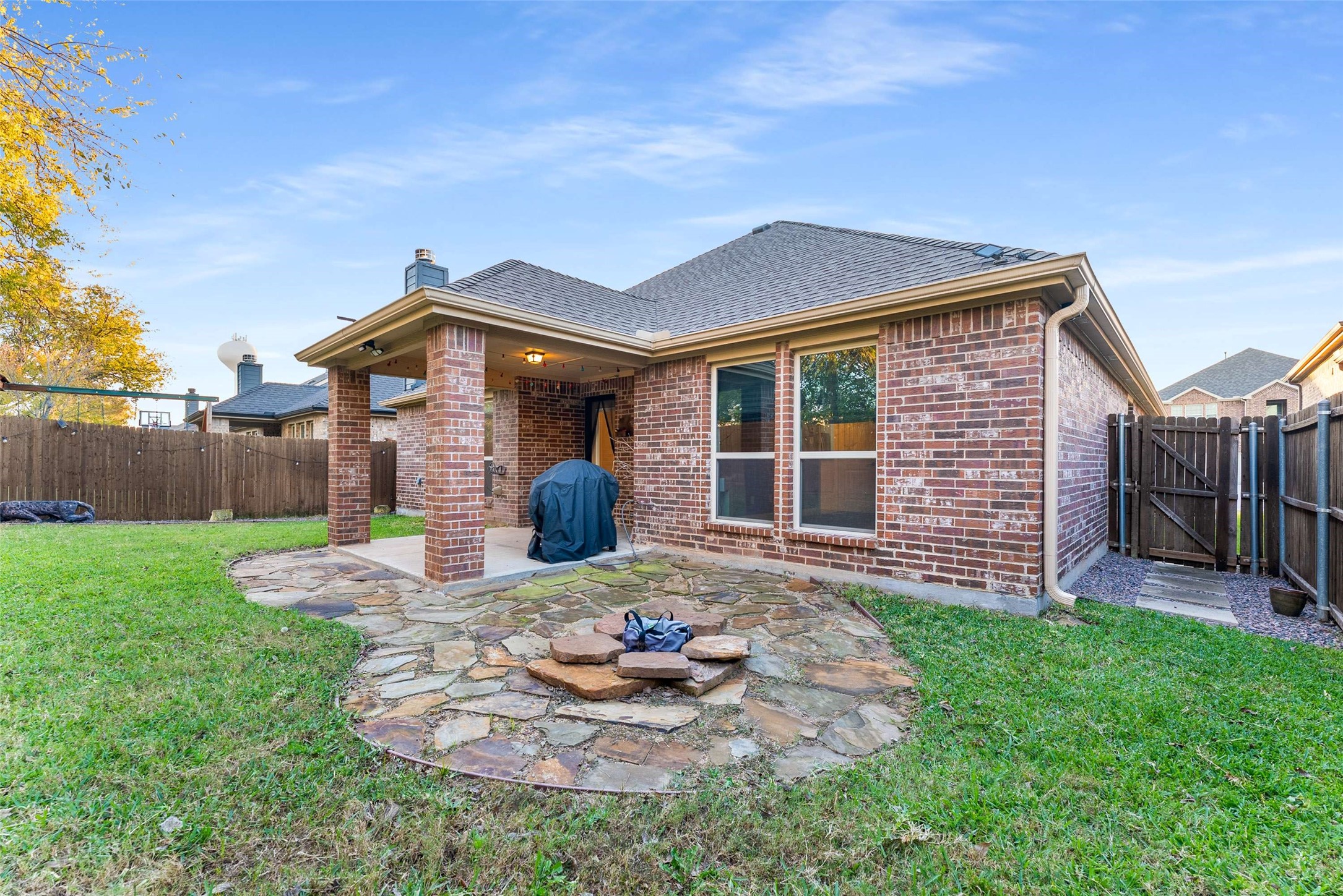 3905 Shadewell Street