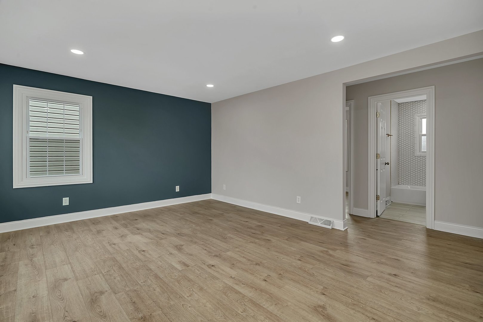 6025 Washington Street