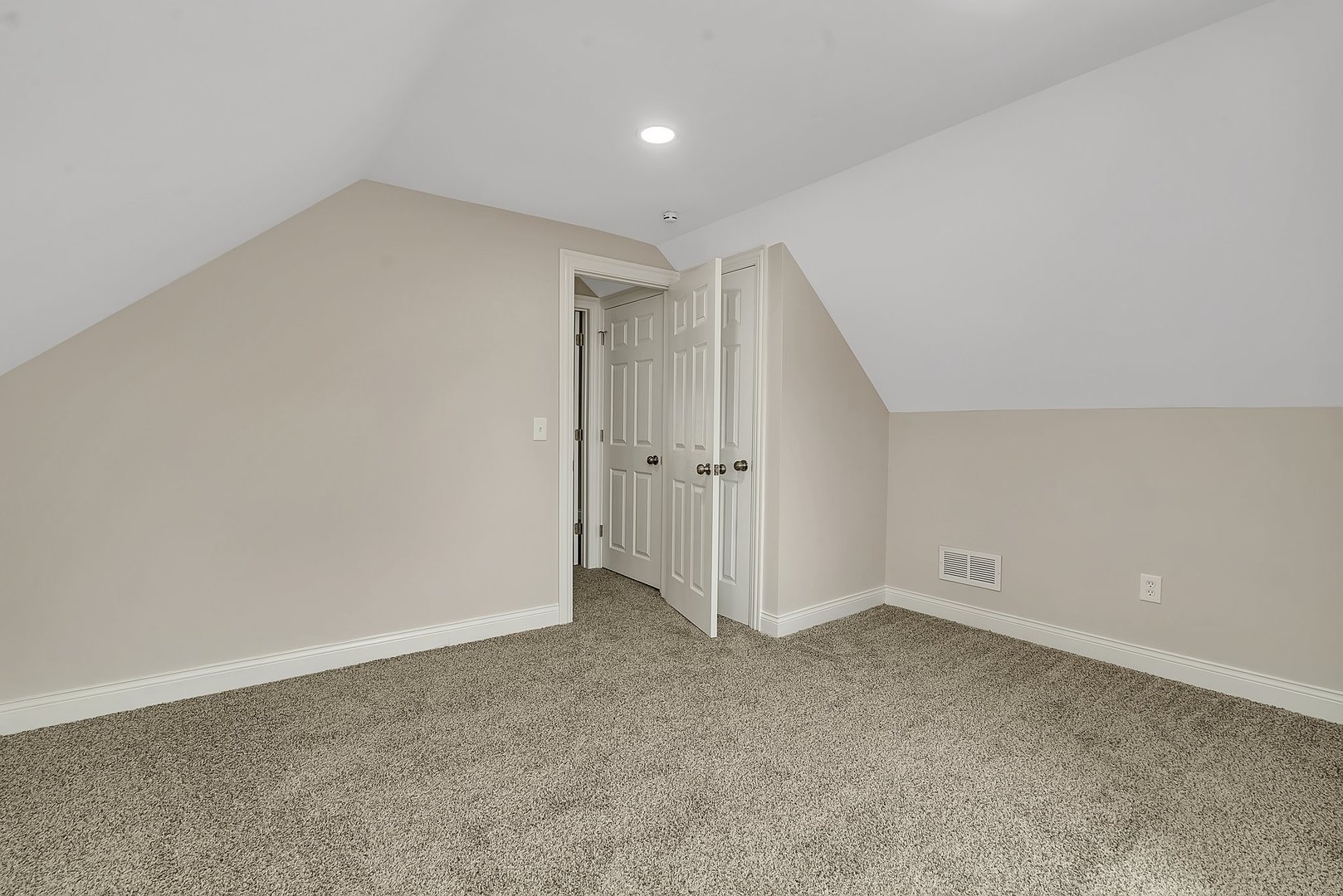 6025 Washington Street