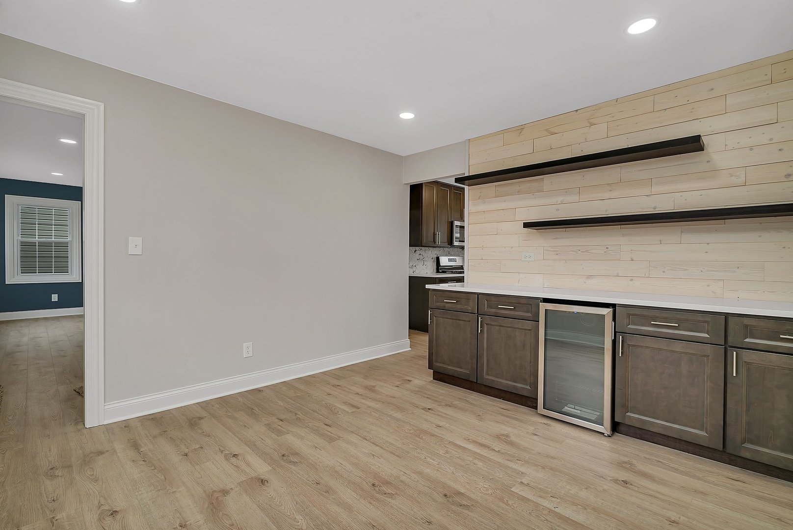 6025 Washington Street