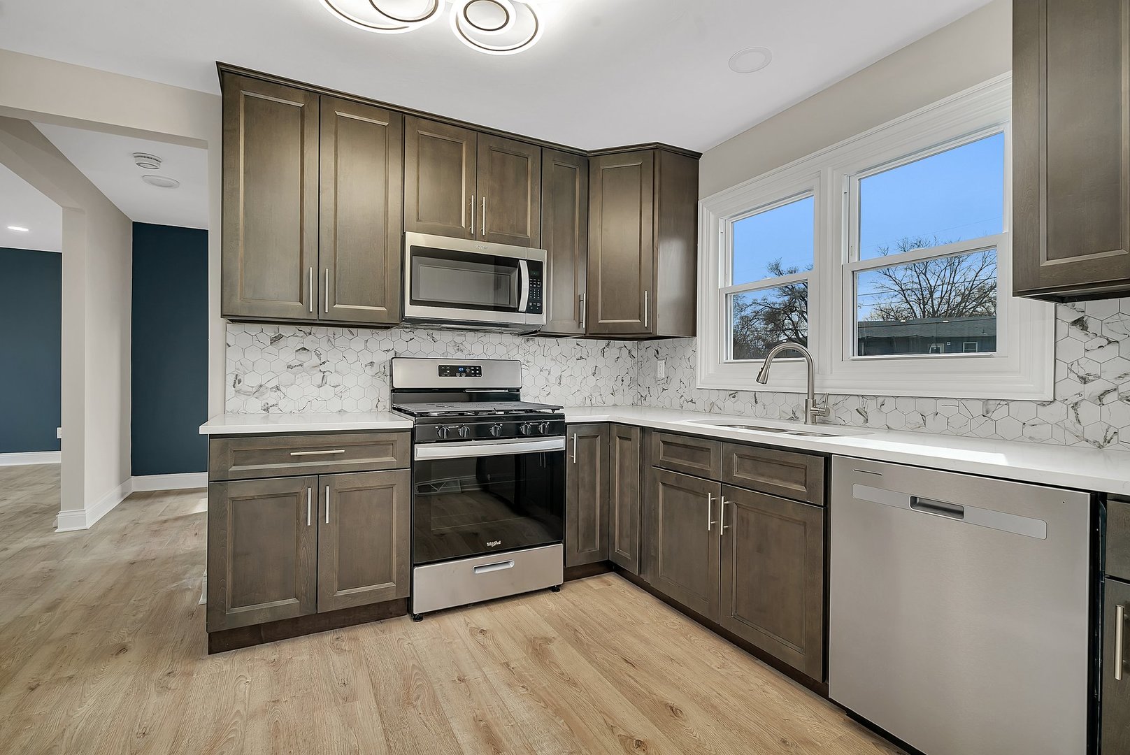 6025 Washington Street