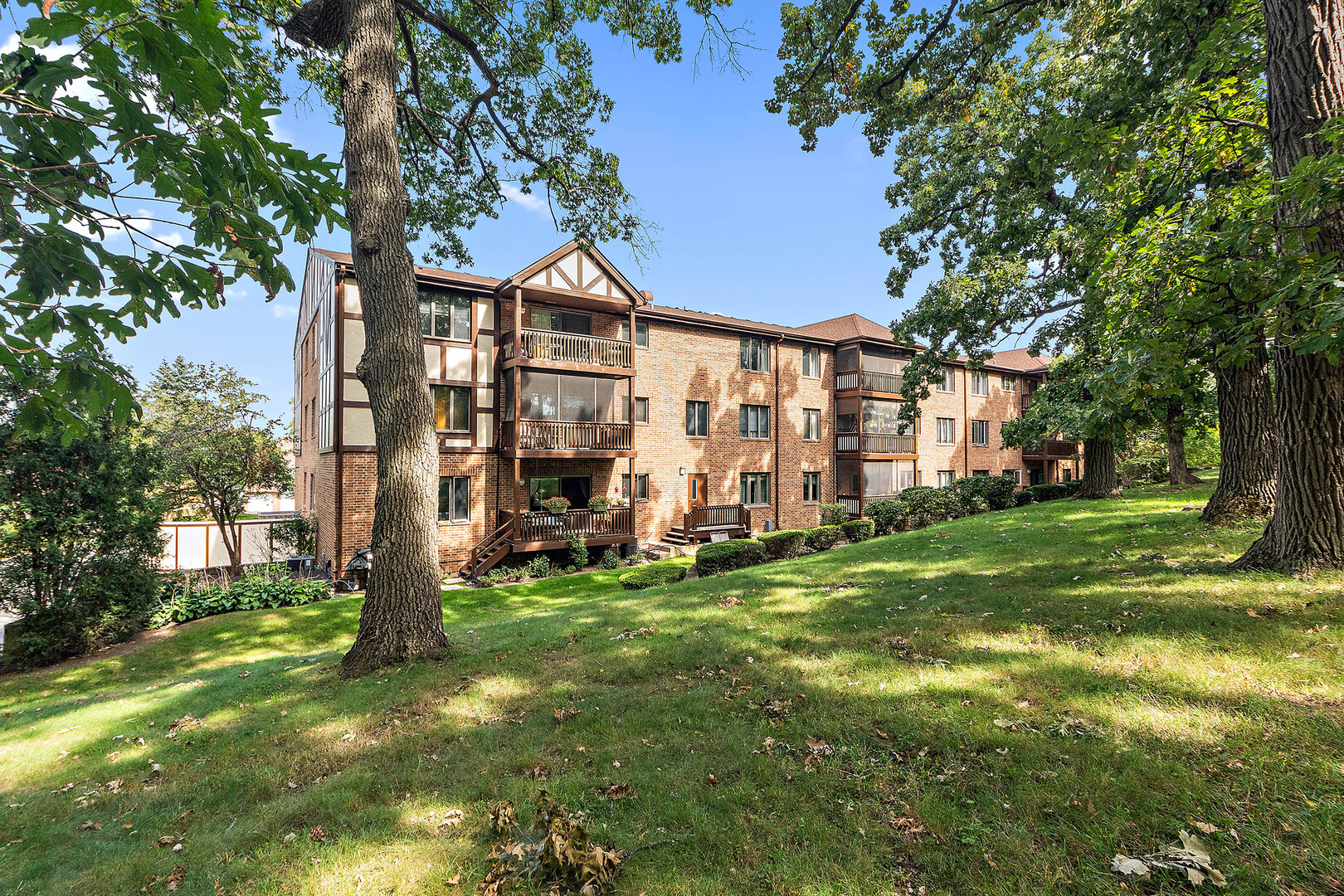 7737 W Golf Drive Unit: 201