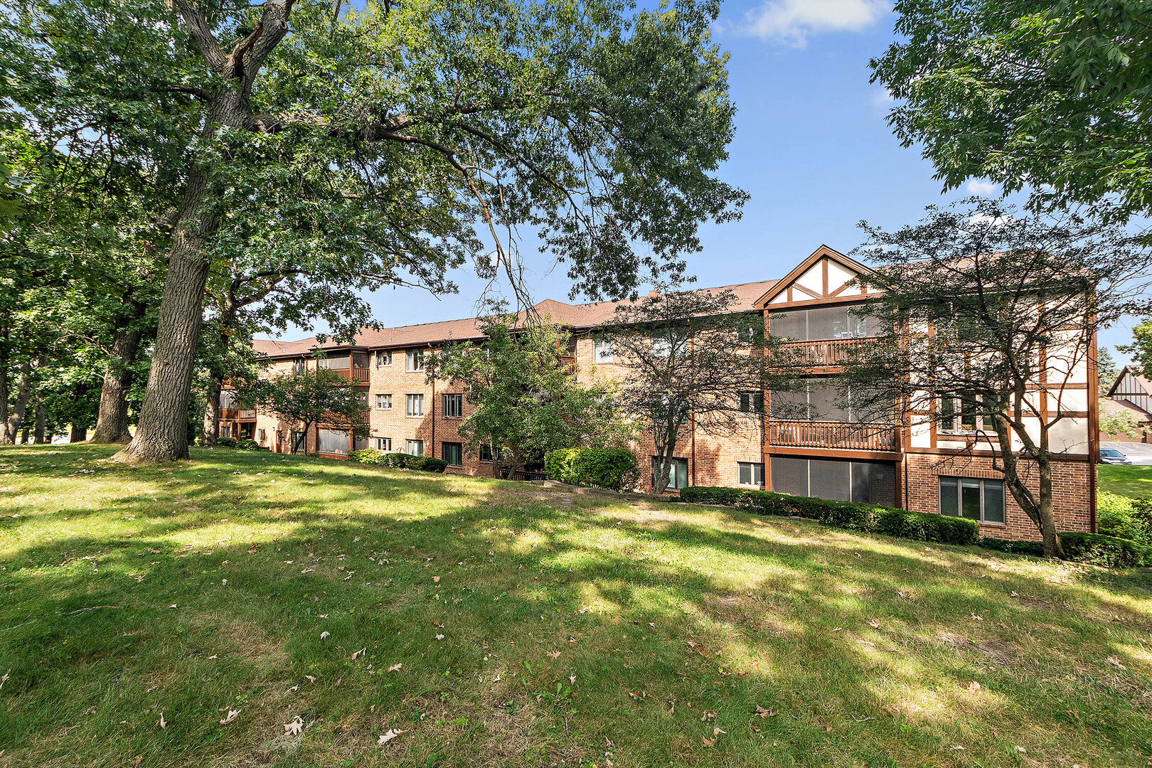 7737 W Golf Drive Unit: 201