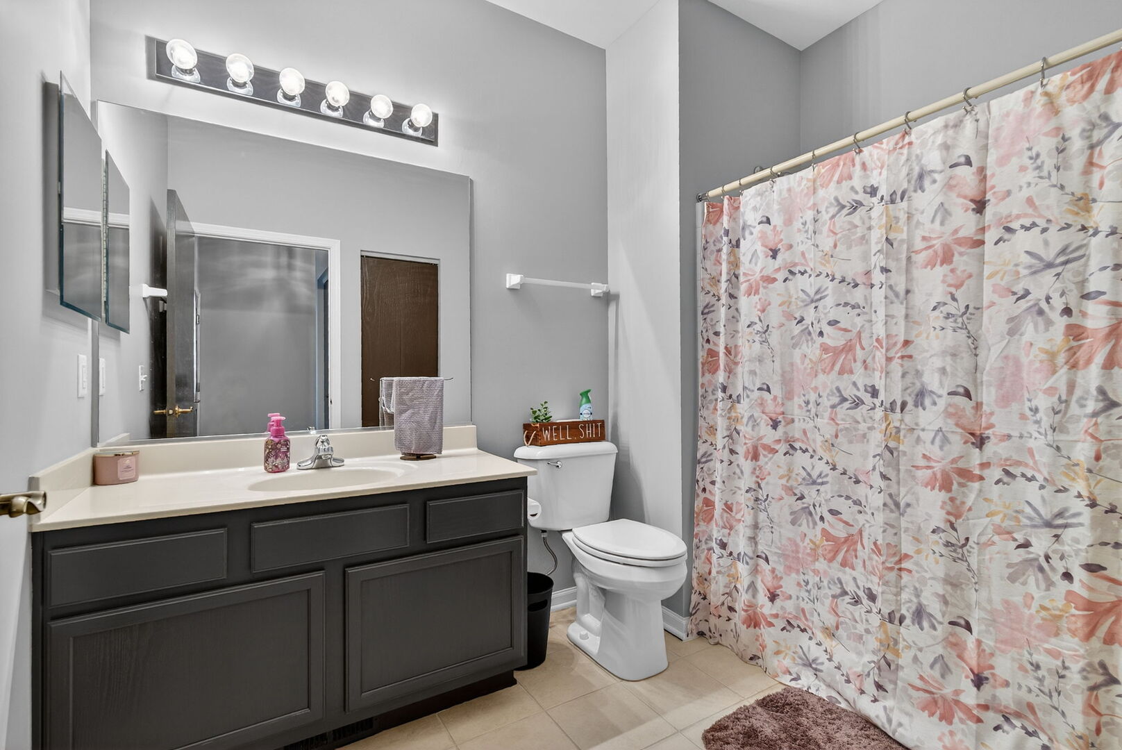 1596 W Ludington Circle