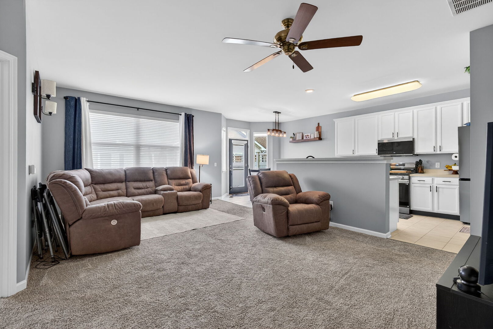 1596 W Ludington Circle