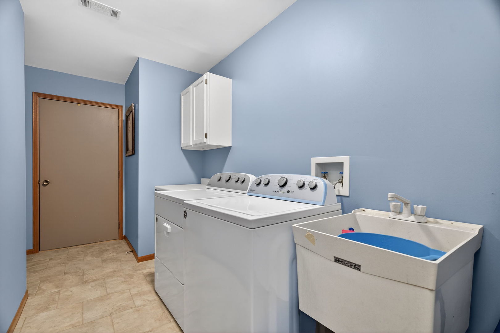 2700 Eagle Drive Unit: 2700