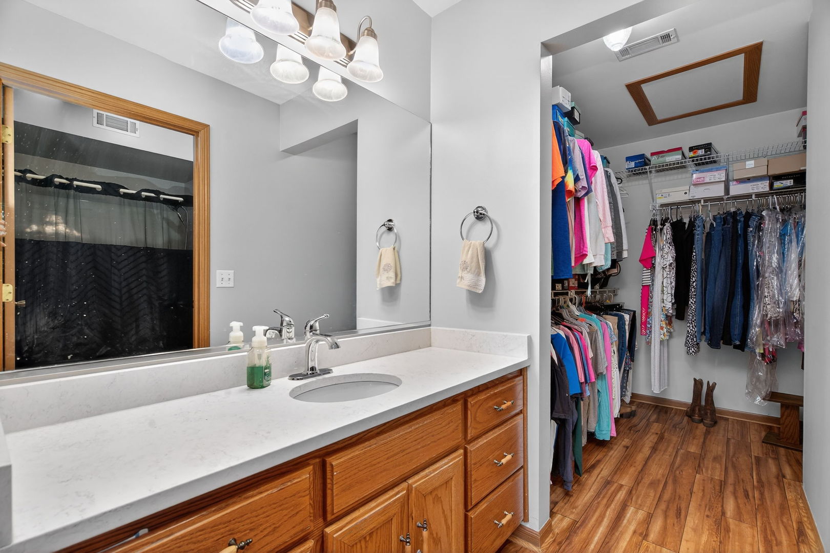 2700 Eagle Drive Unit: 2700