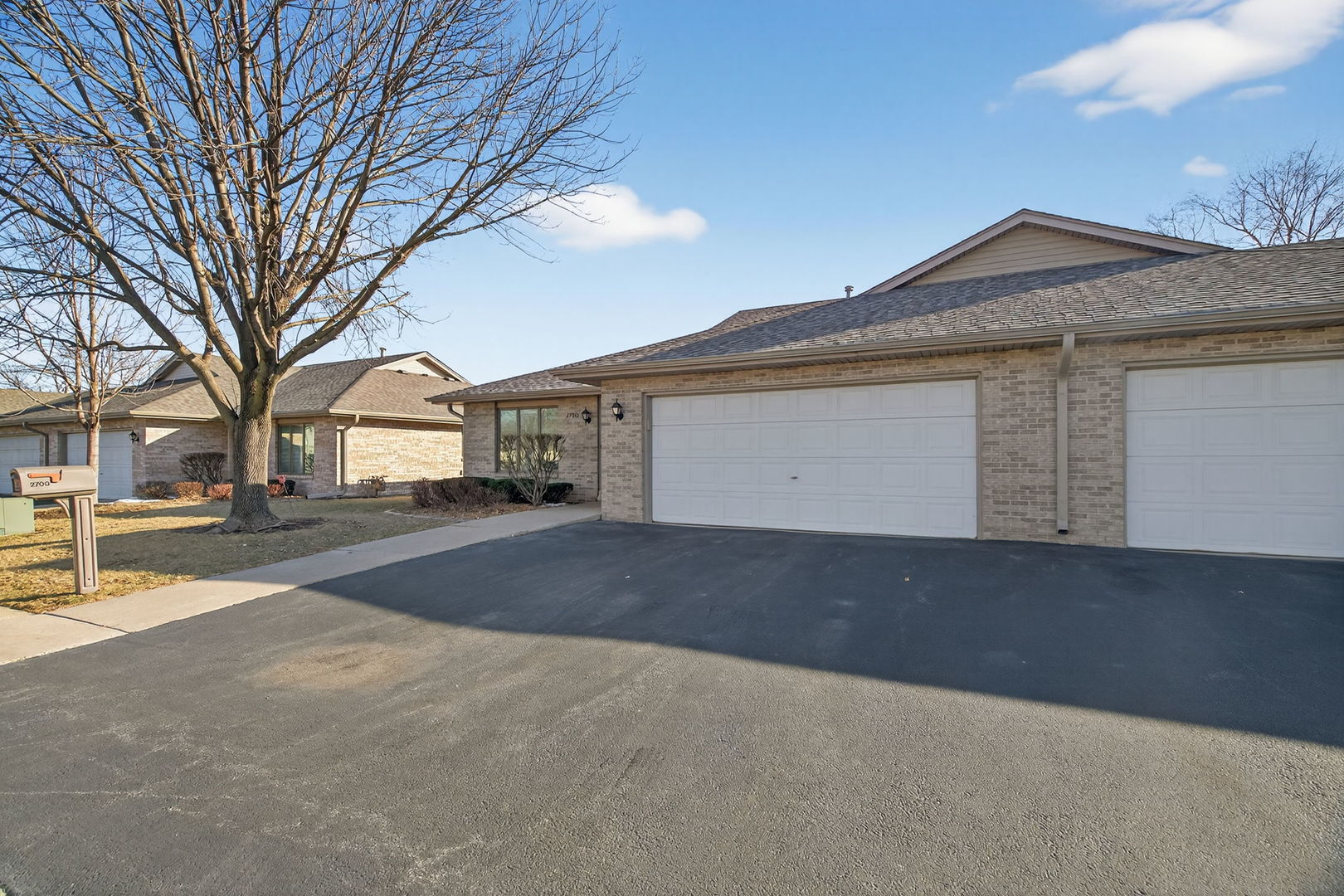 2700 Eagle Drive Unit: 2700