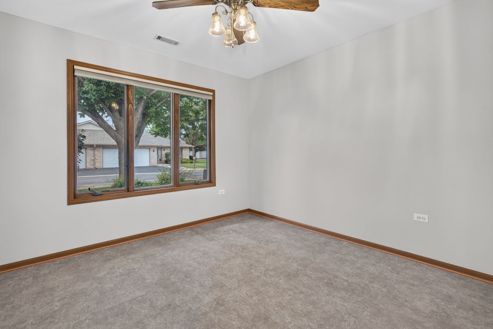 2700 Eagle Drive Unit: 2700