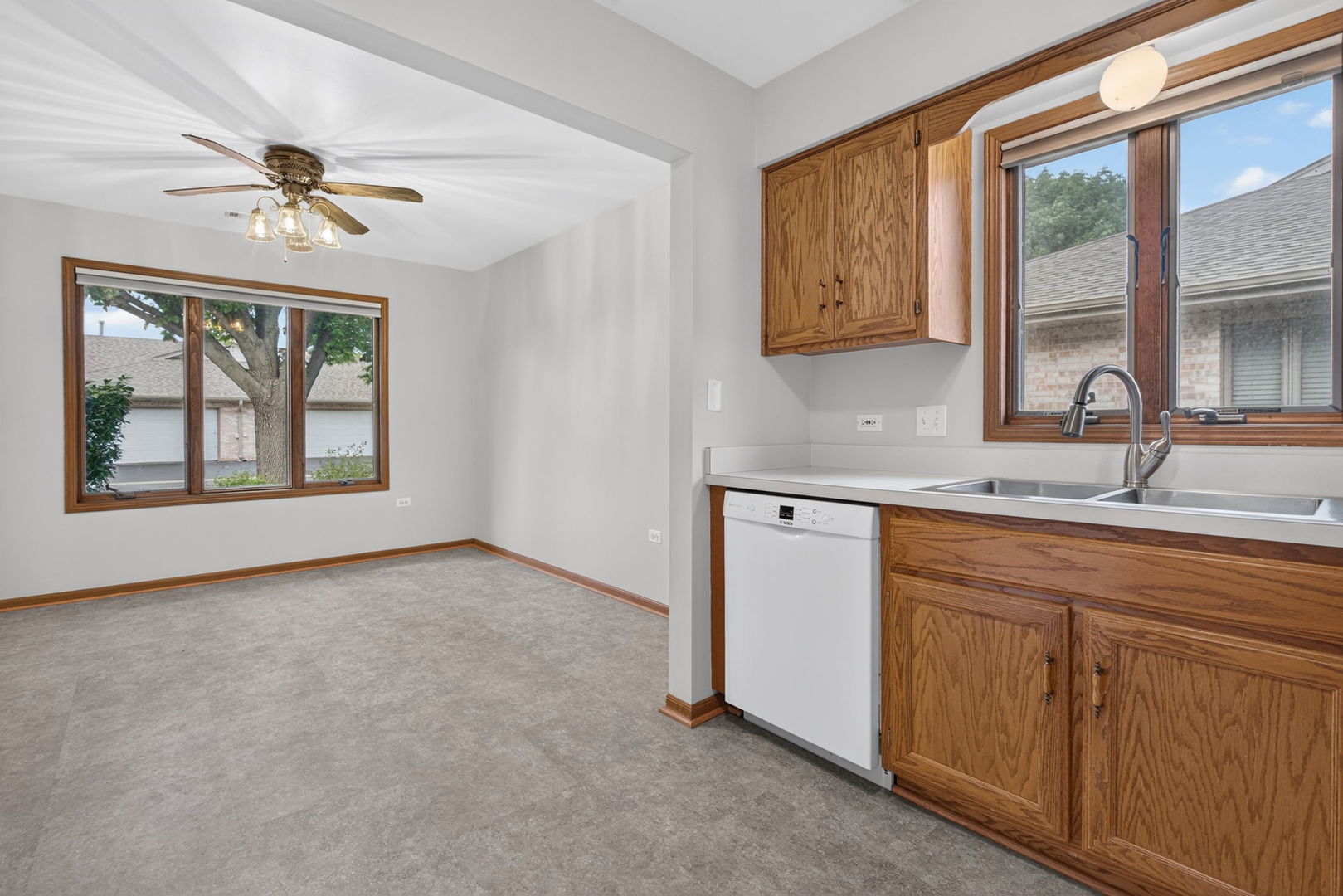 2700 Eagle Drive Unit: 2700