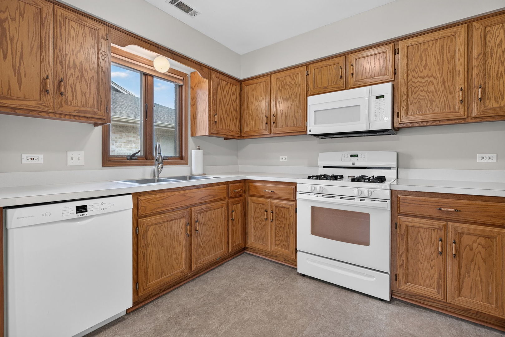 2700 Eagle Drive Unit: 2700