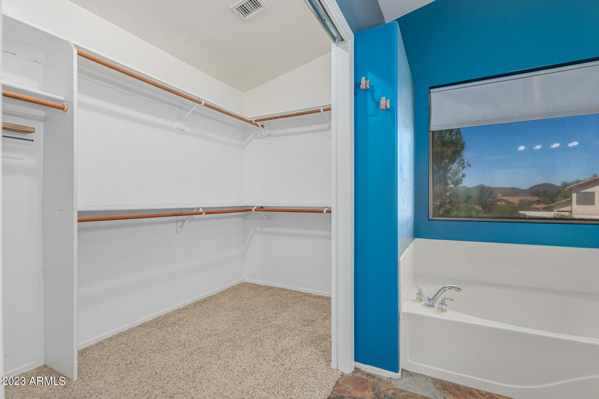 8691 N AHWATUKEE Way
