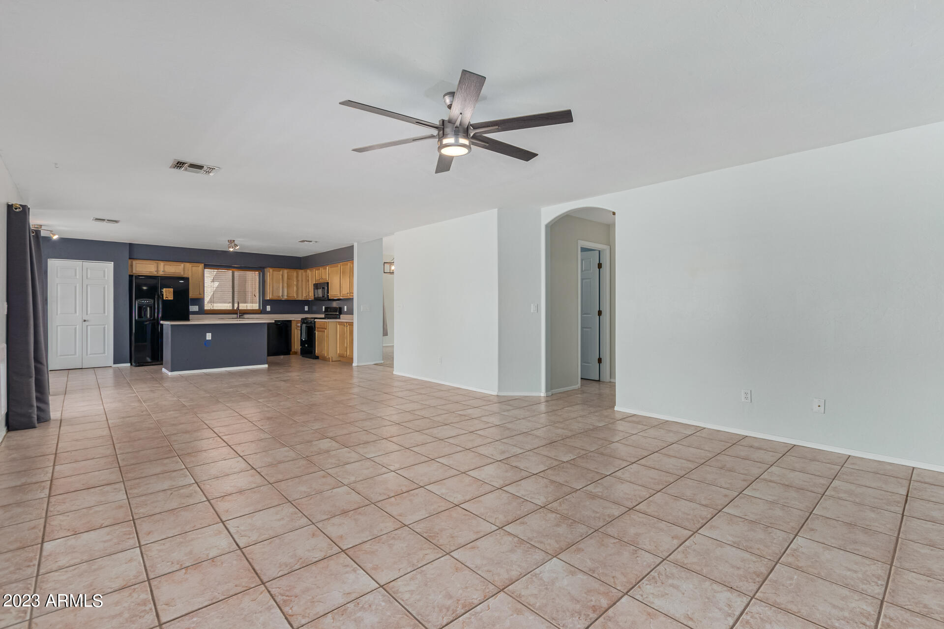 8691 N AHWATUKEE Way
