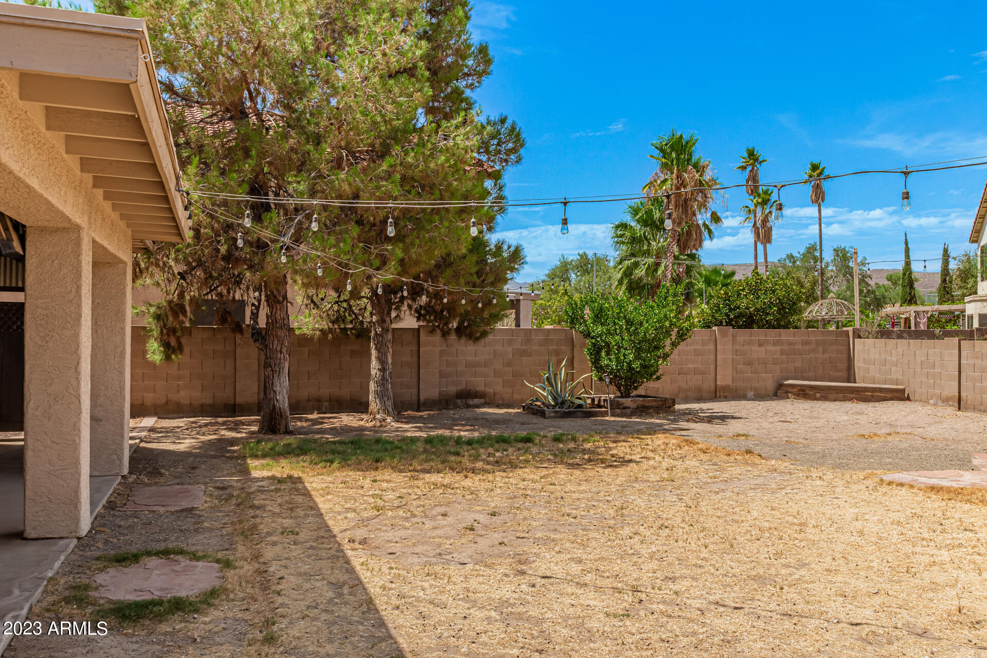 8691 N AHWATUKEE Way