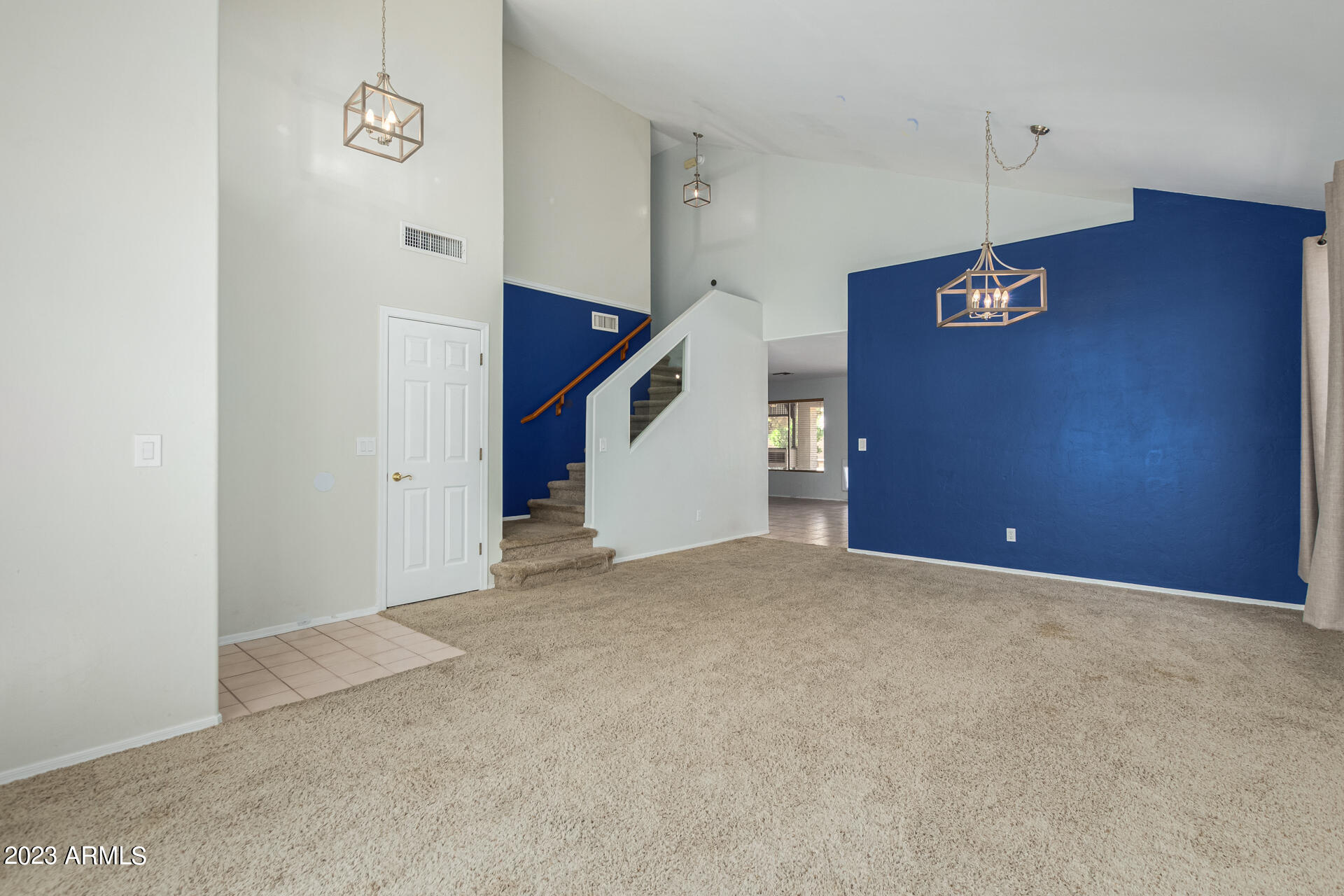 8691 N AHWATUKEE Way