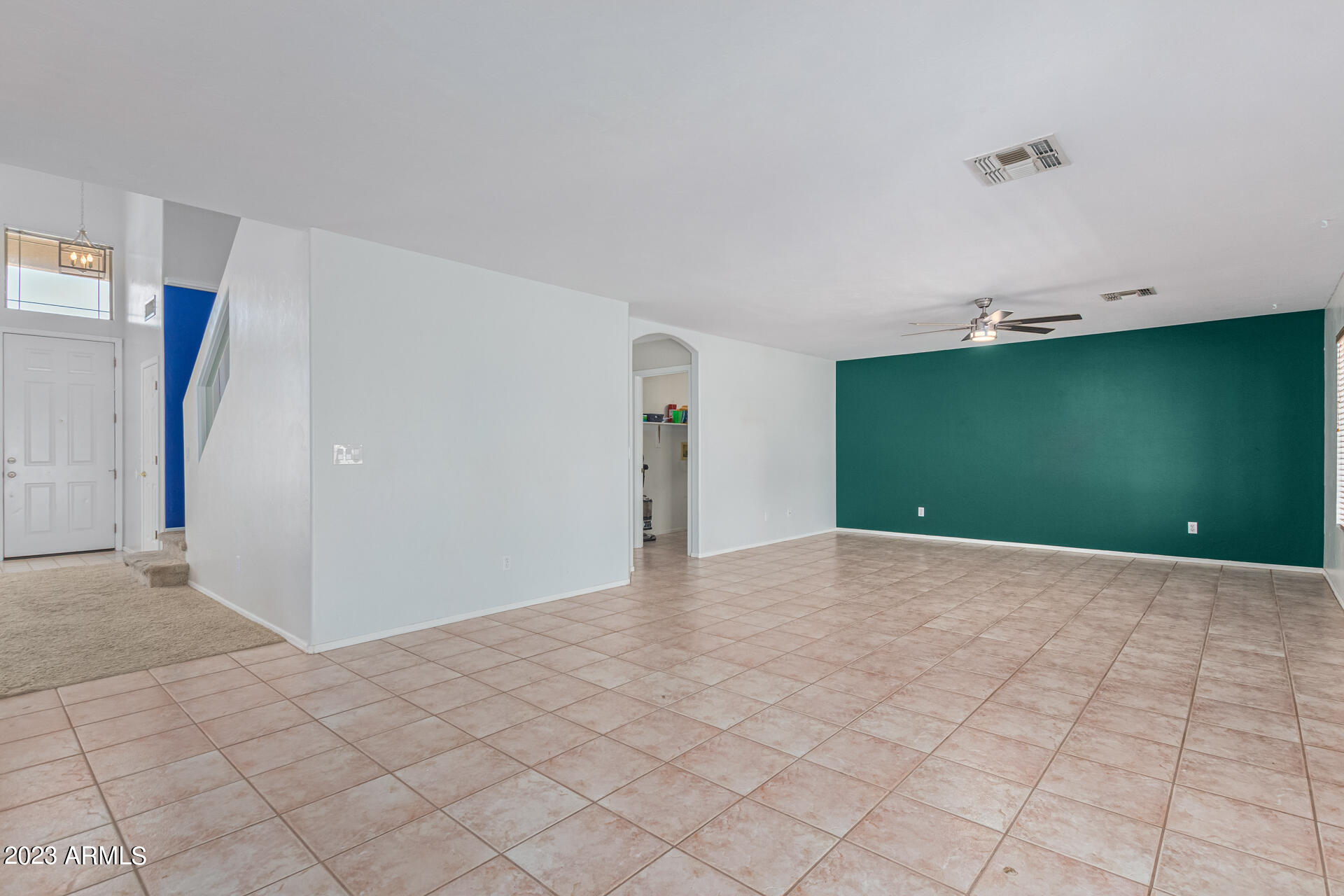 8691 N AHWATUKEE Way