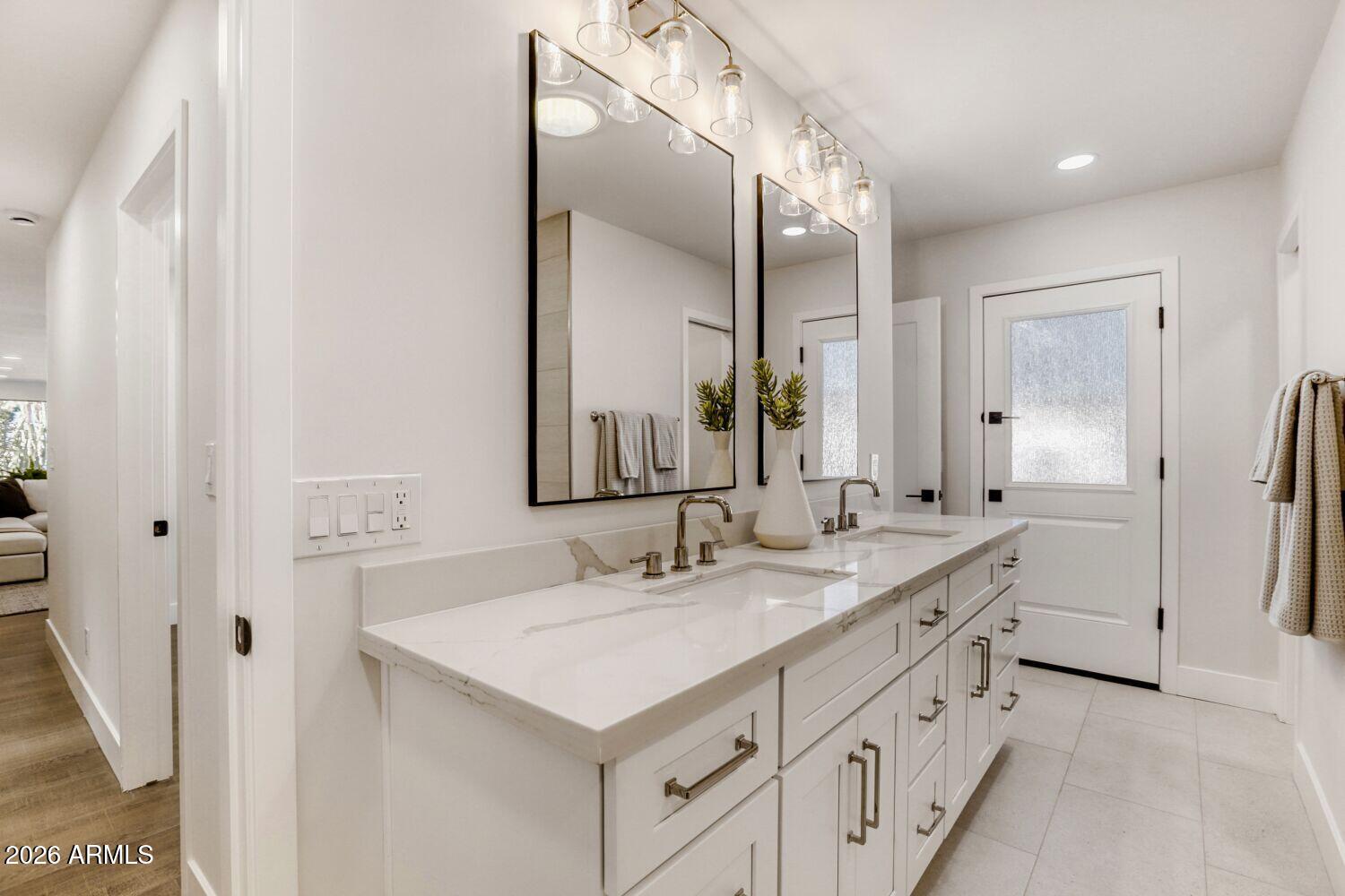 8590 E Via De Dorado