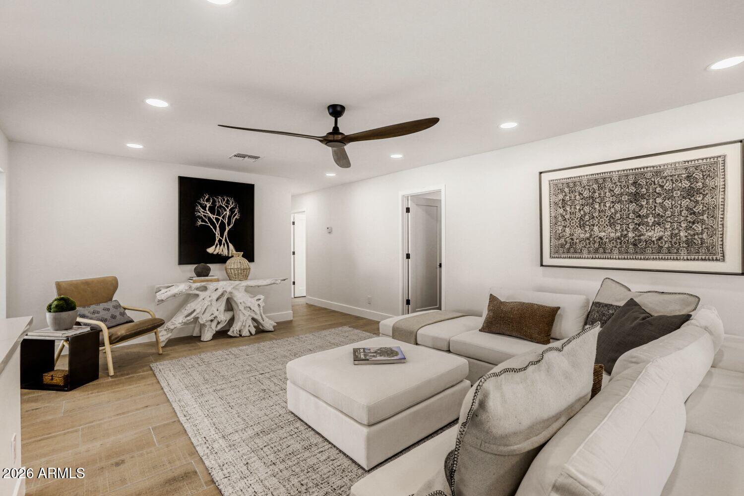 8590 E Via De Dorado