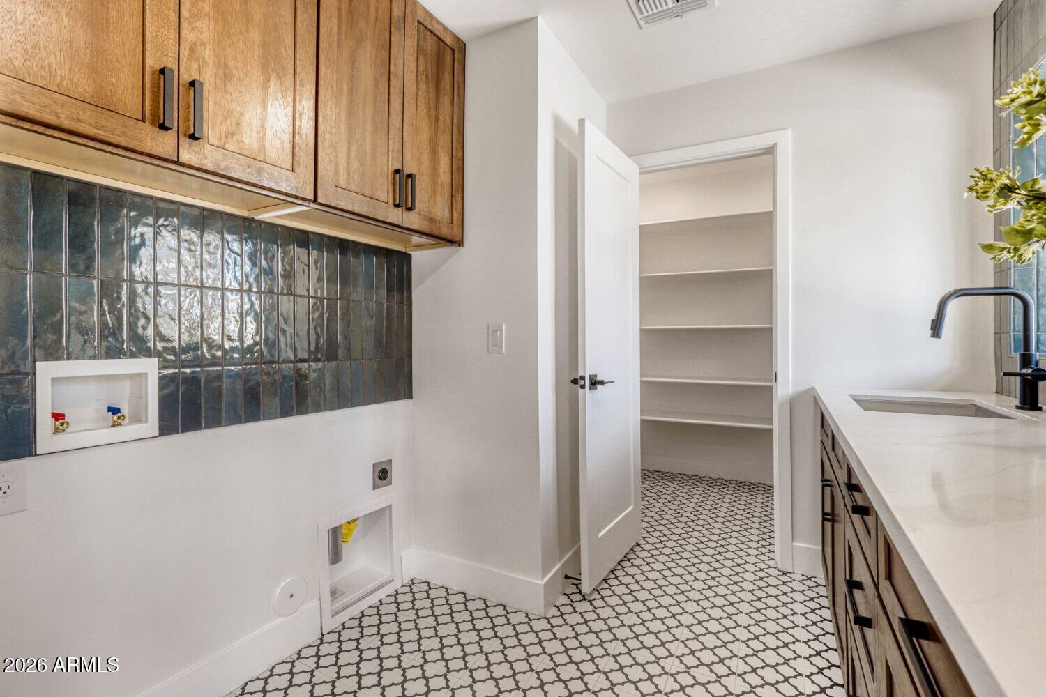 8590 E Via De Dorado