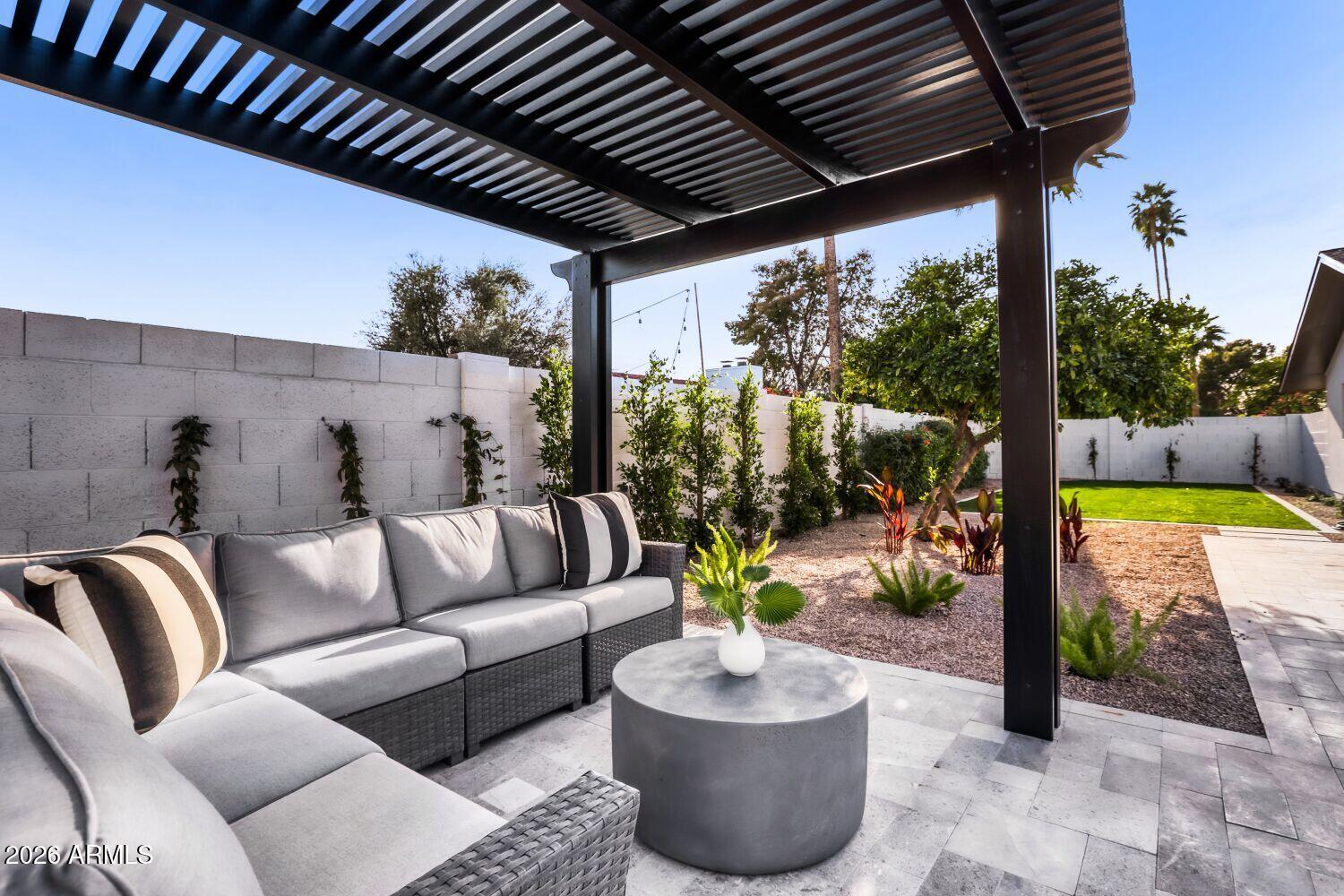 8590 E Via De Dorado