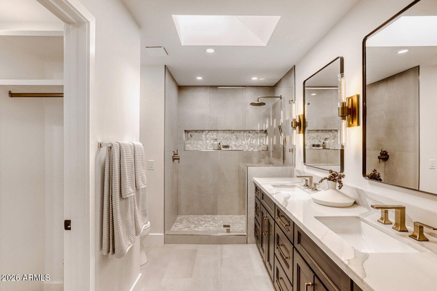 8590 E Via De Dorado