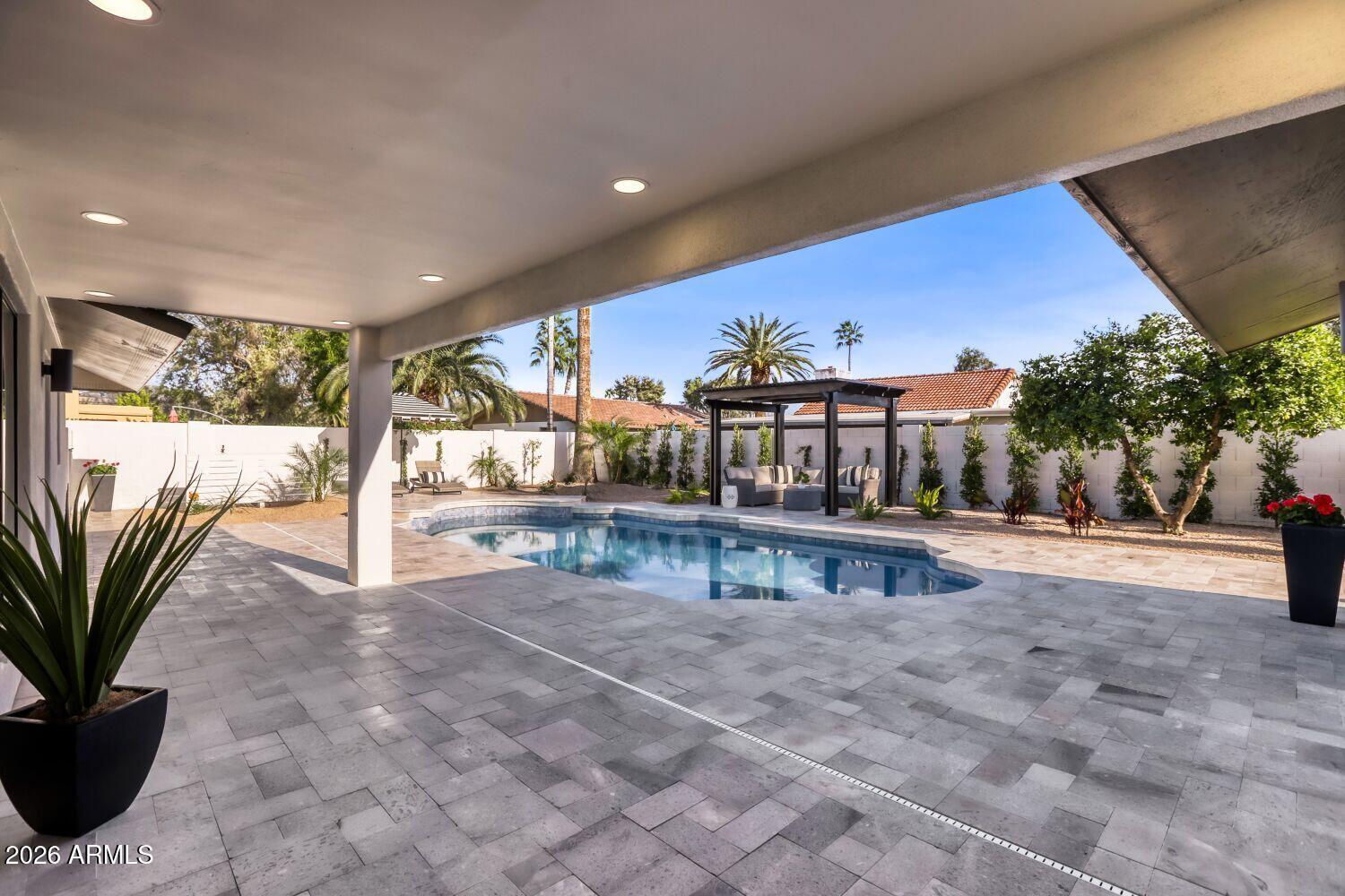 8590 E Via De Dorado