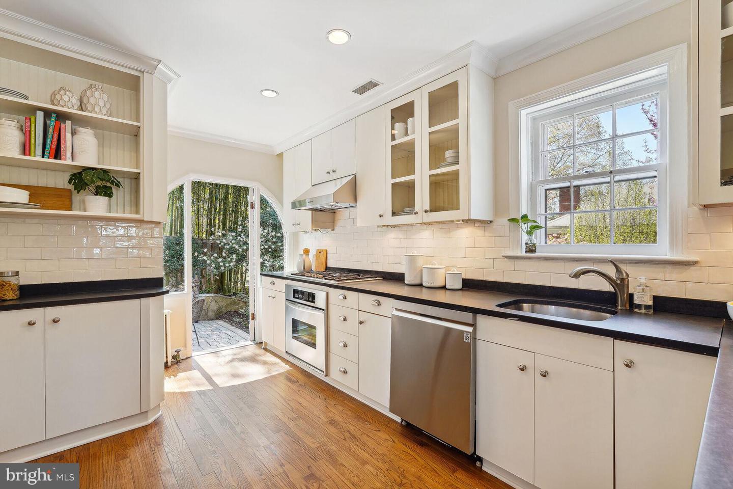 5220 Klingle St NW