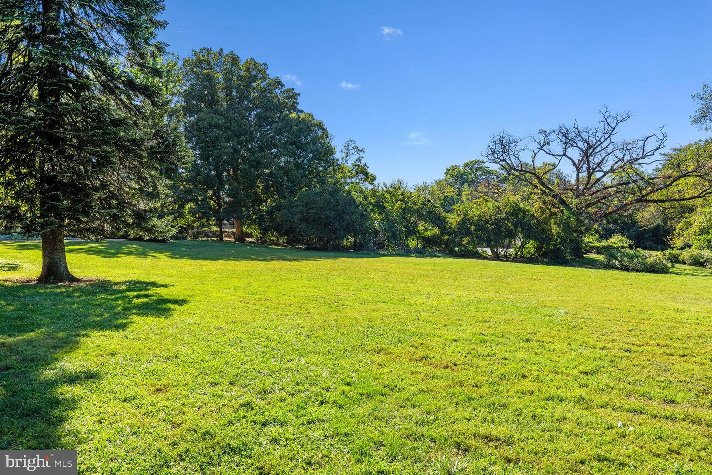 3052 R Street NW #201
