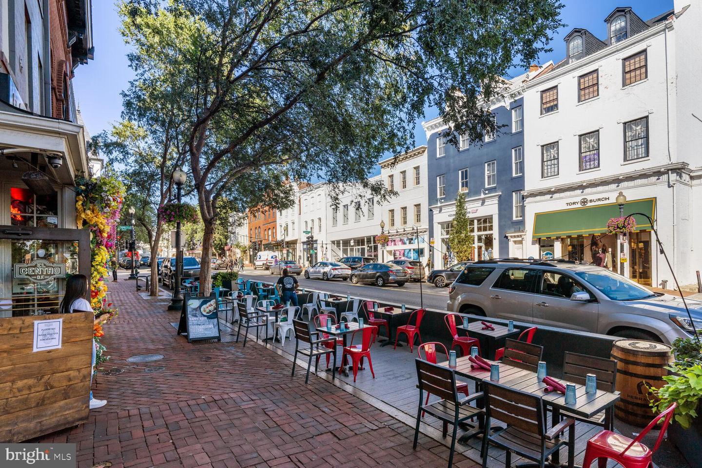 3052 R Street NW #201