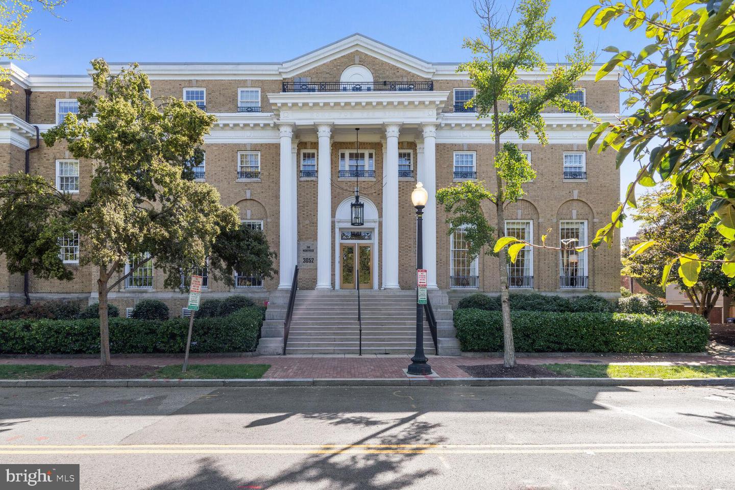 3052 R Street NW #201
