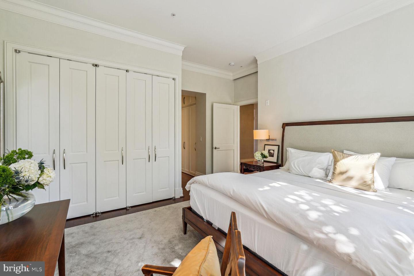 3052 R Street NW #201