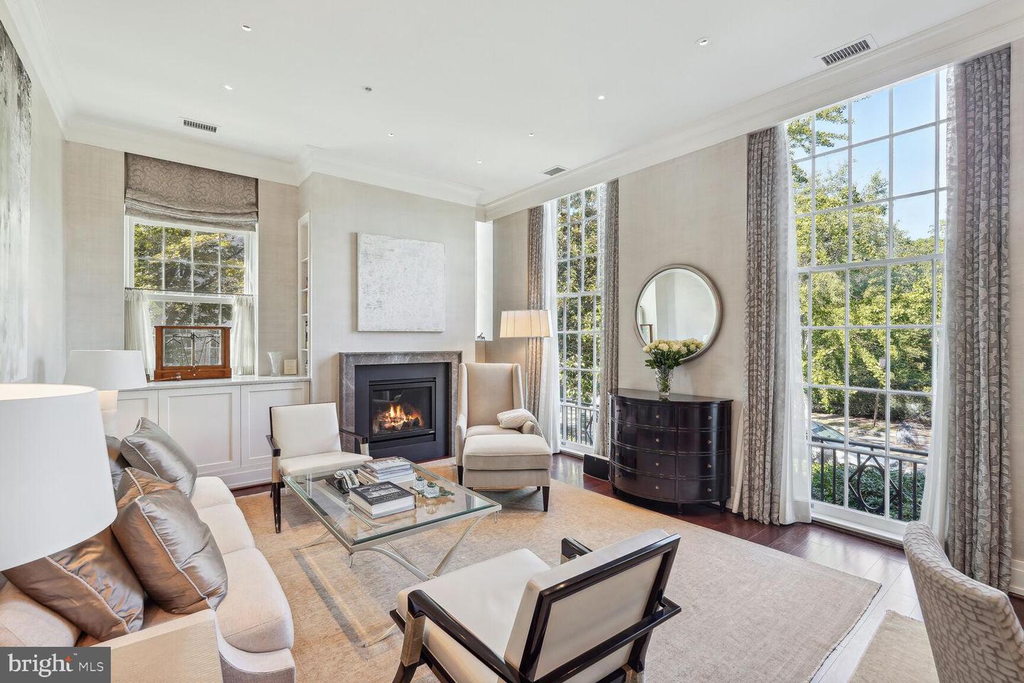 3052 R Street NW #201
