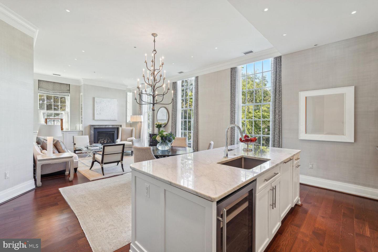 3052 R Street NW #201