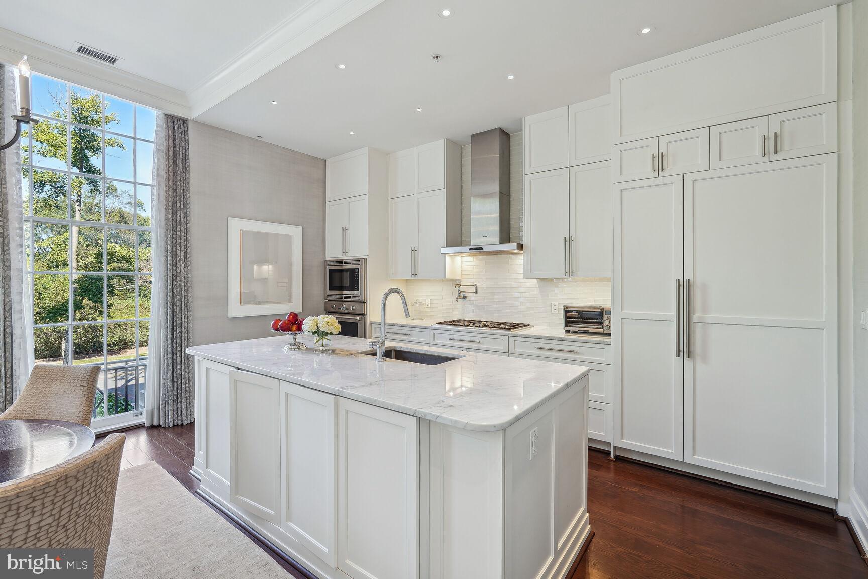 3052 R Street NW #201