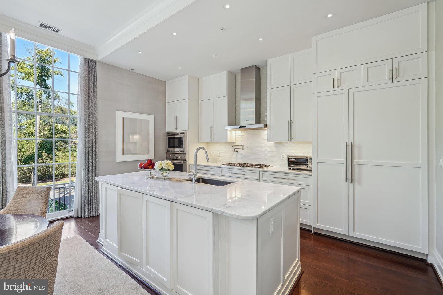 3052 R Street NW #201