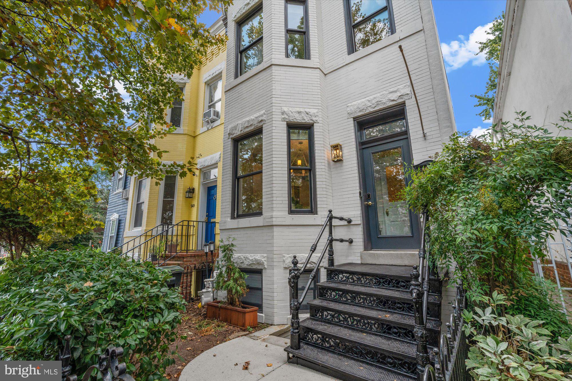 547 4th Street SE