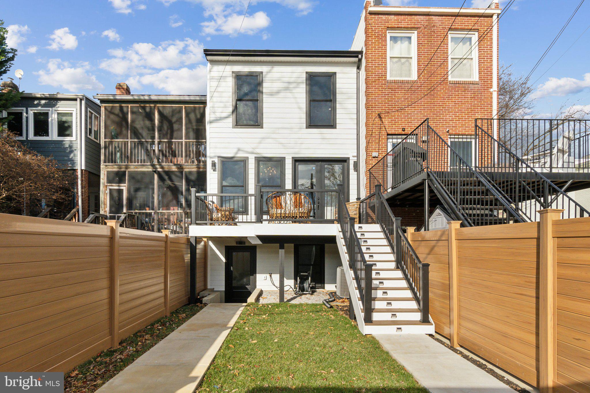 1439 A St SE