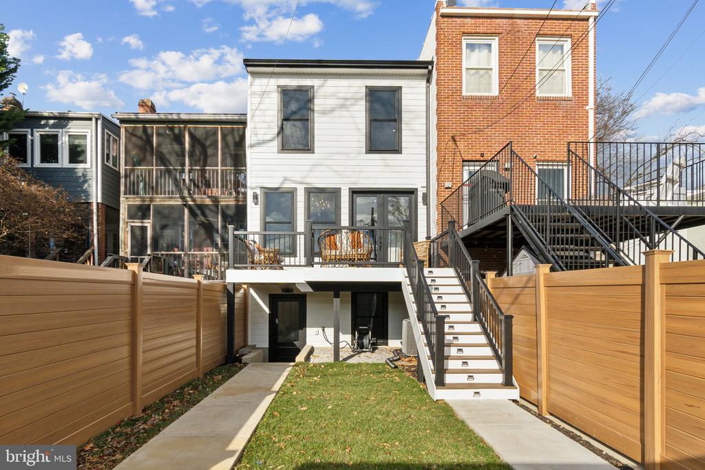 1439 A St SE