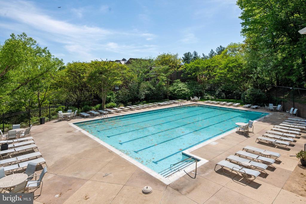 4044 CHANCERY COURT NW