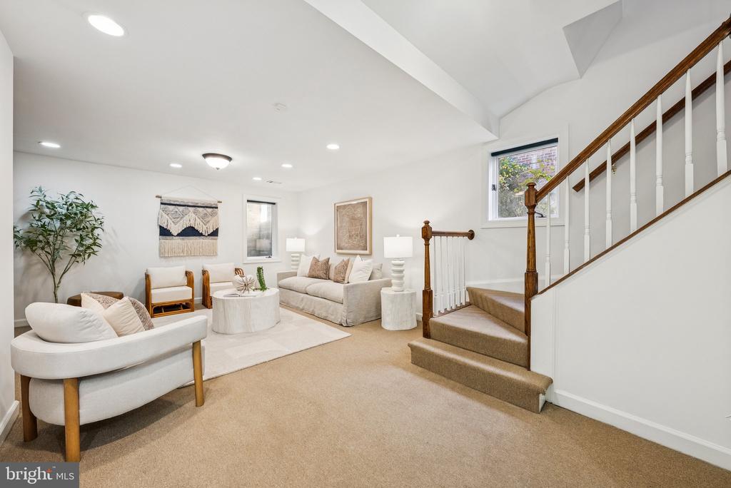 4044 CHANCERY COURT NW