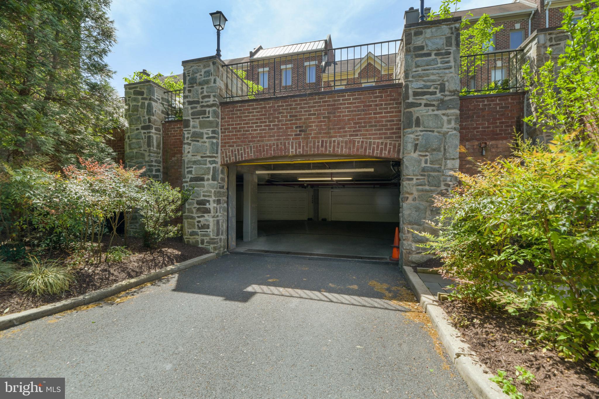 4044 CHANCERY COURT NW