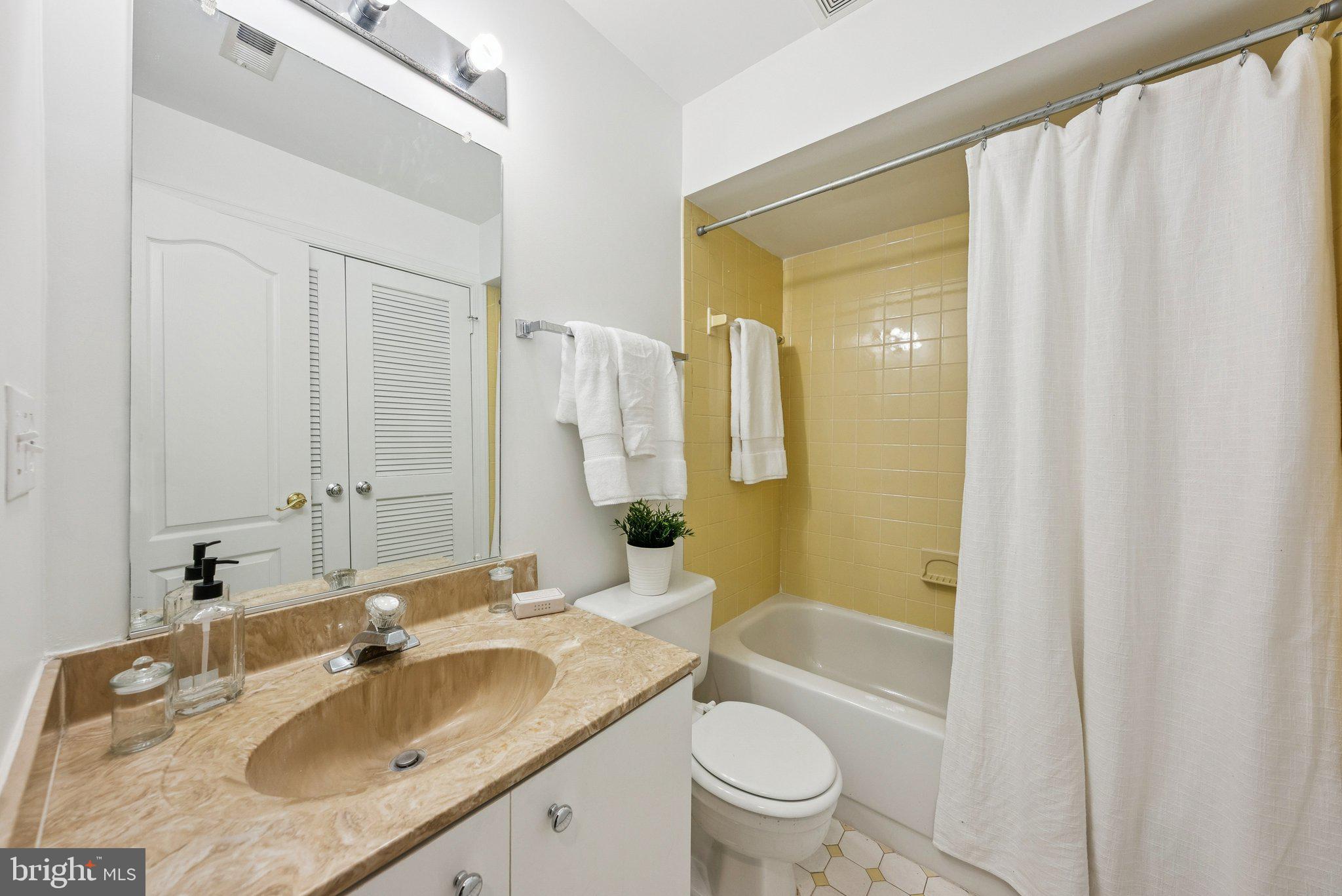 4044 CHANCERY COURT NW