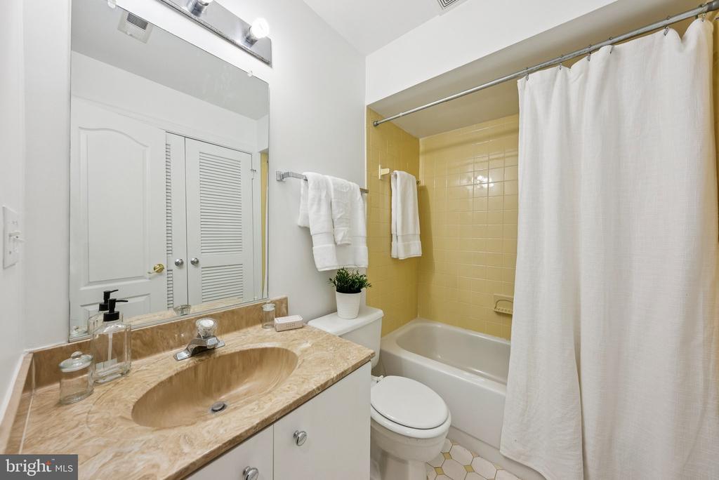 4044 CHANCERY COURT NW