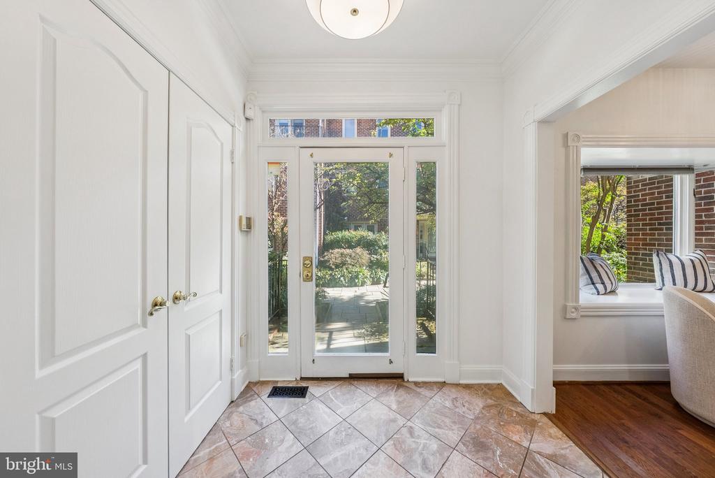 4044 CHANCERY COURT NW