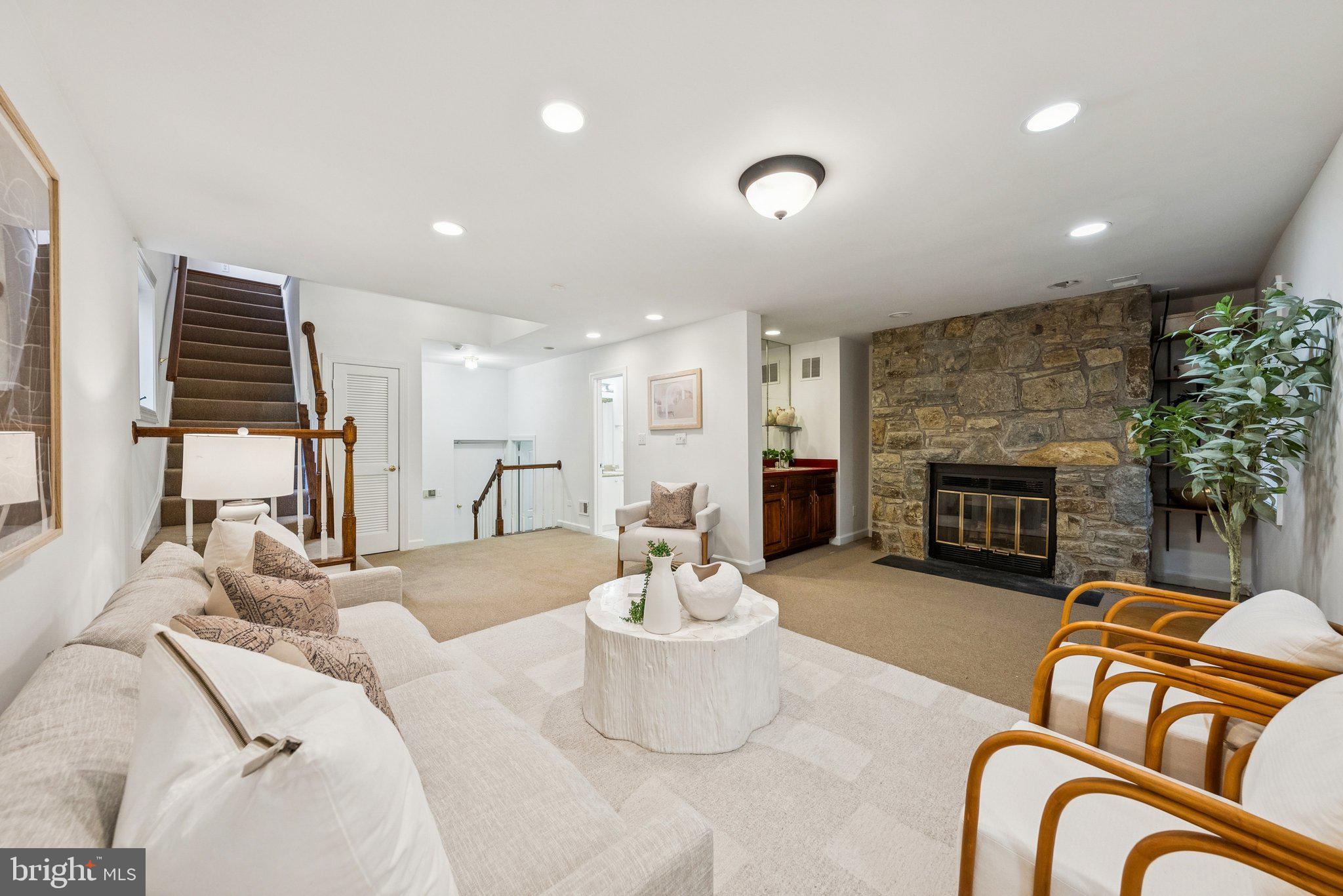 4044 CHANCERY COURT NW