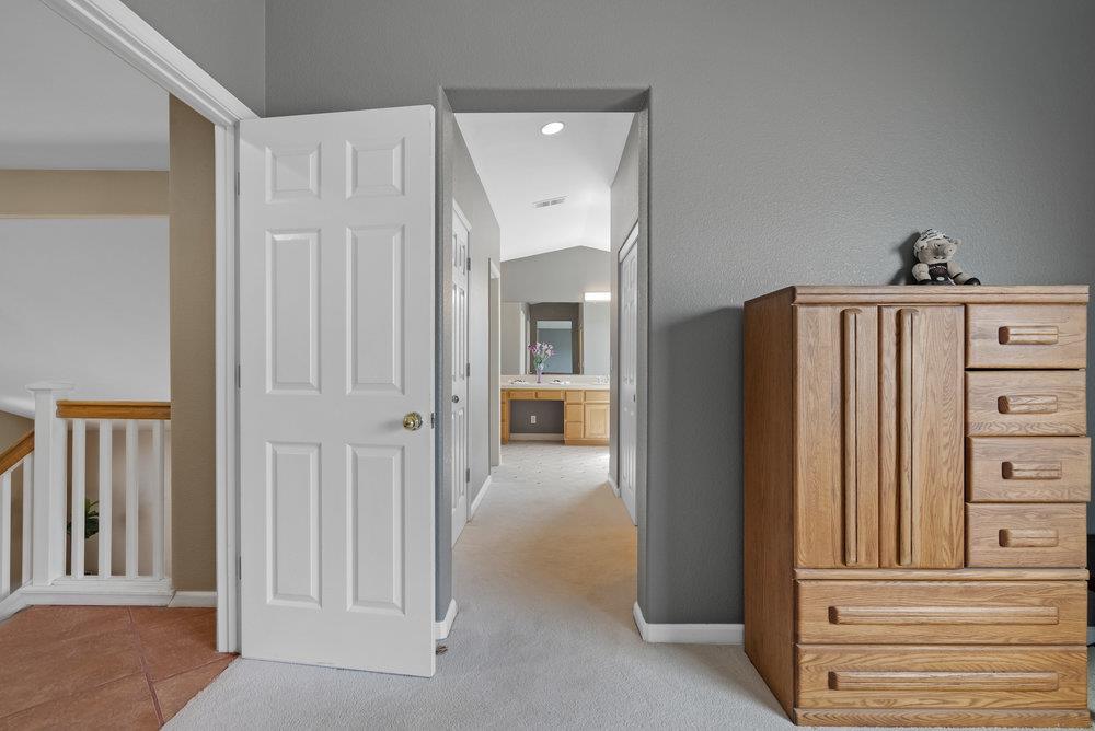 921 Hillock Court