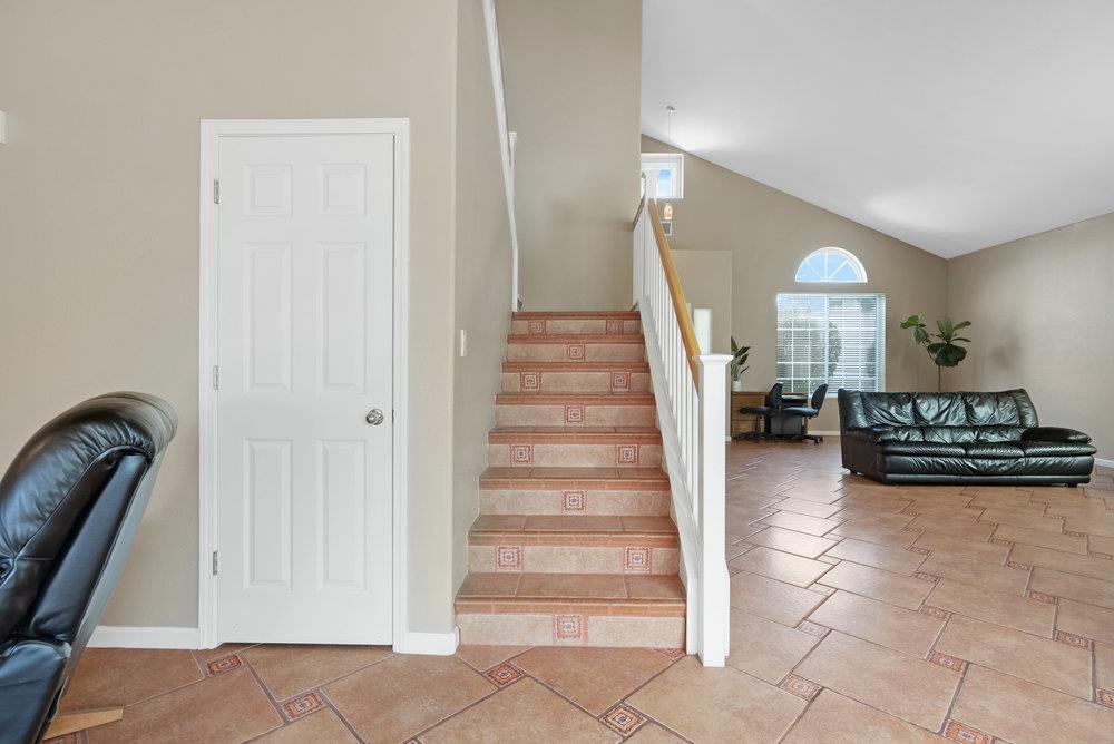 921 Hillock Court