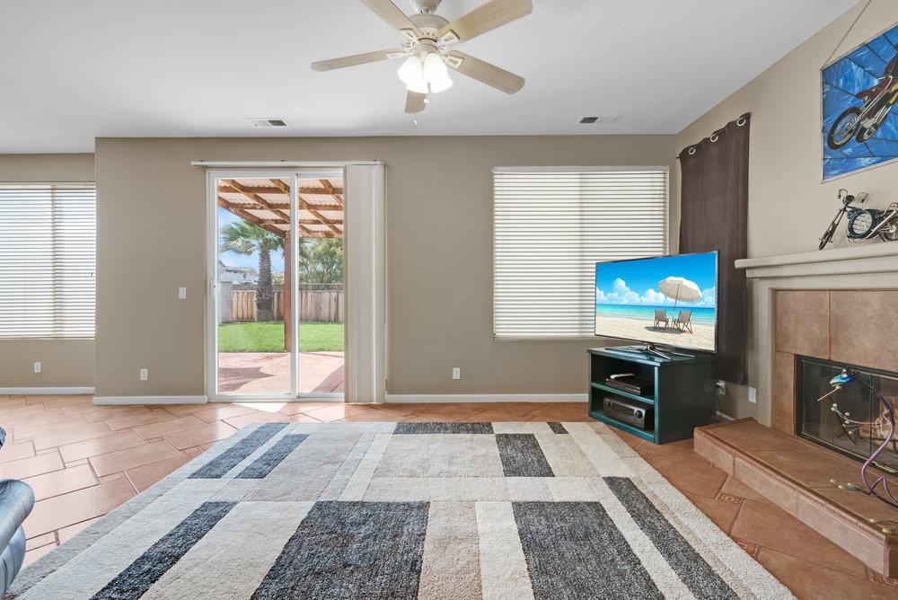 921 Hillock Court